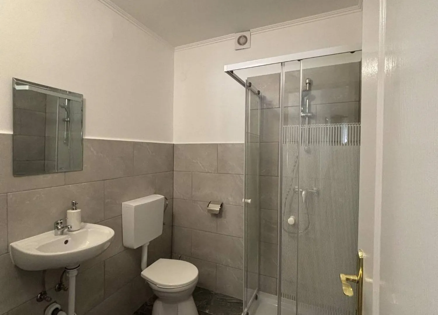 Lola Apartman Eger